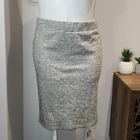 Torrid - Midi Studio Double Knit Pencil Skirt in Heather Grey​​​​​​​ - Picture 2 of 10
